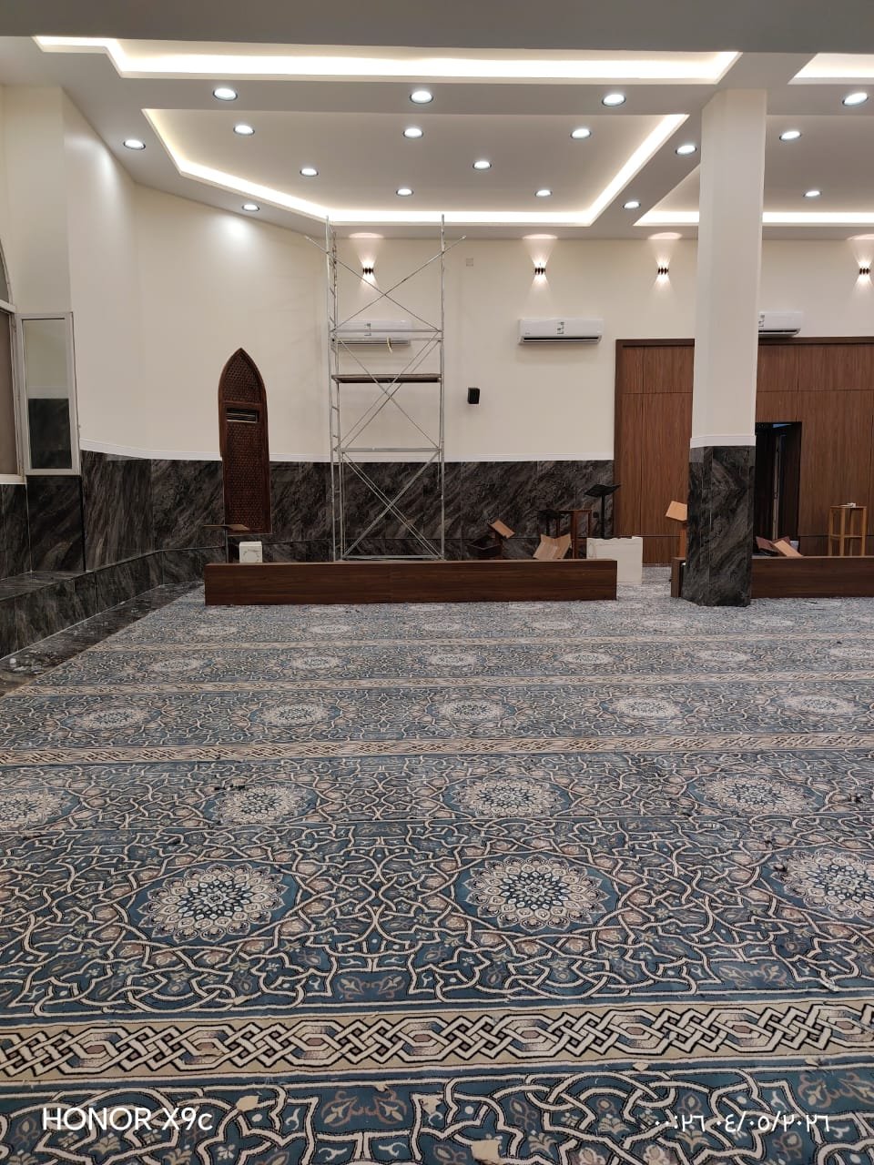مسجد مفروش بالكامل
